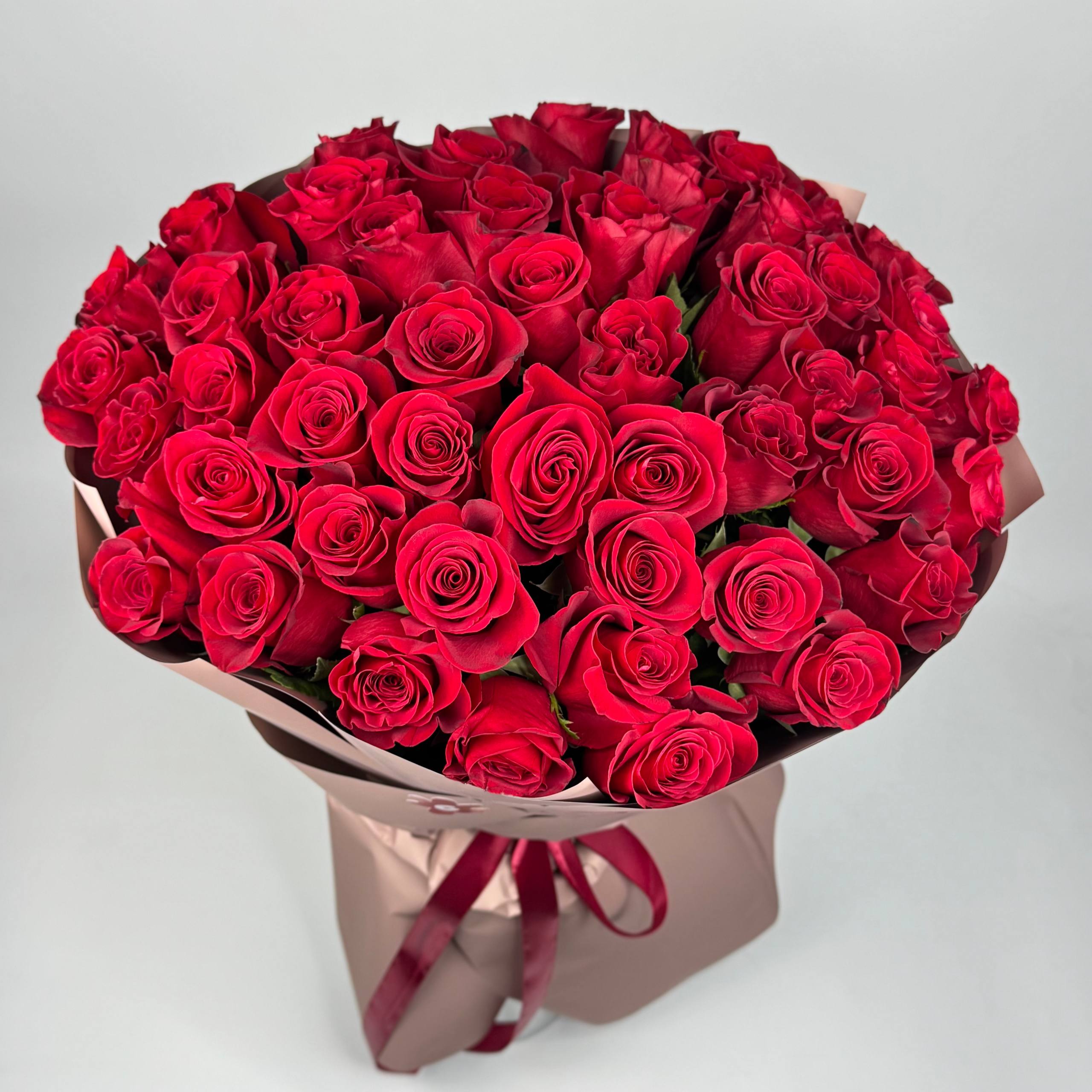 Букет троянд Фрідом 51 шт 80см: Троянди (Червоний) - 51
День закоханих (Червоний) - 51.