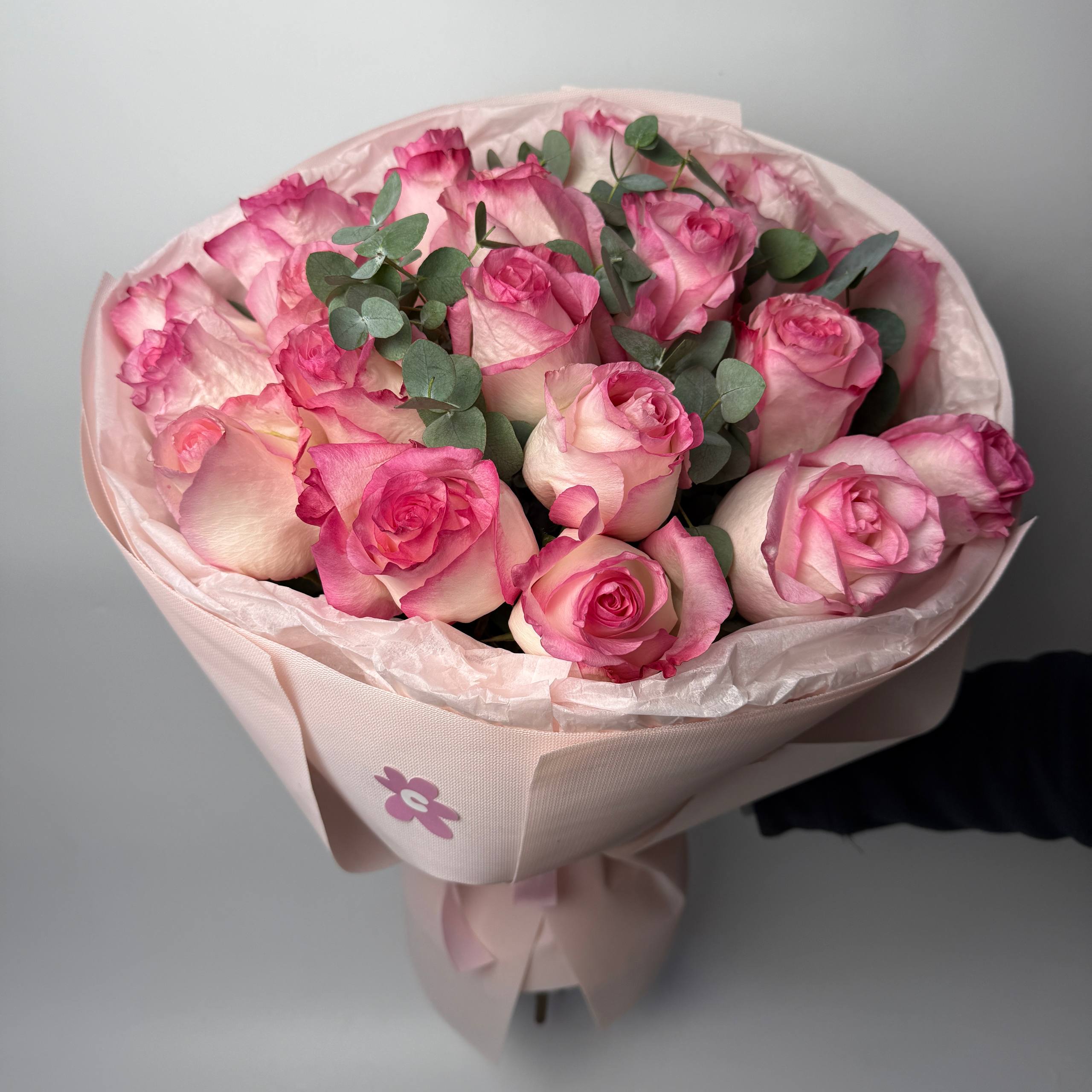 Букет троянд Булєвард 19 шт, Евкаліпт image