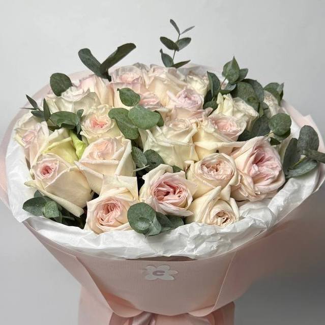 Букет троянд Вайт Охара 25 шт, Евкаліпт: Імпортна троянда (Білий) - 25
День закоханих (Білий) - 25.