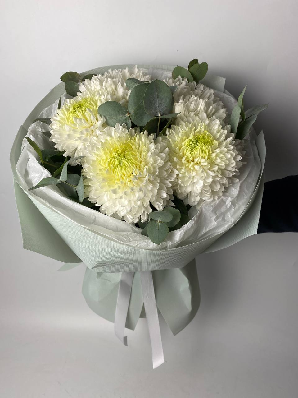Букет білих хризантем 5шт image
