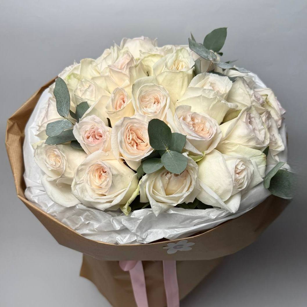 Букет троянд Вайт Охара 15 шт, Евкаліпт image