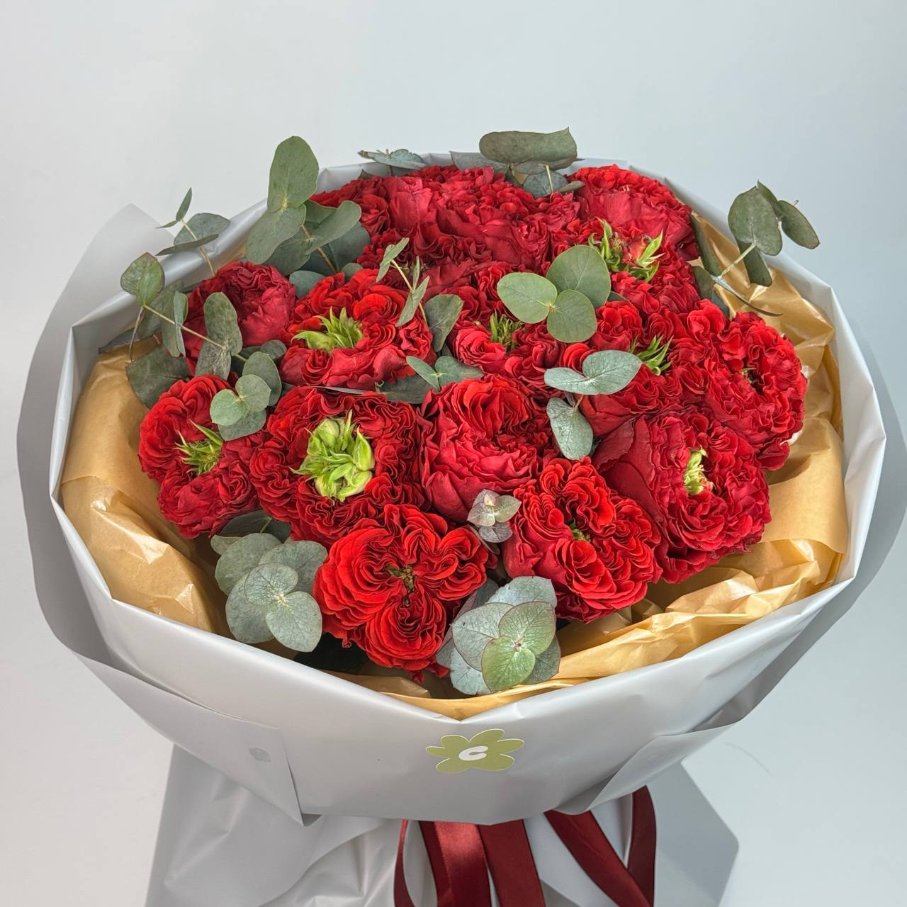 Букет троянд Ред Монстер 17шт, евкаліпт: Імпортна троянда (Червоний) - 17.