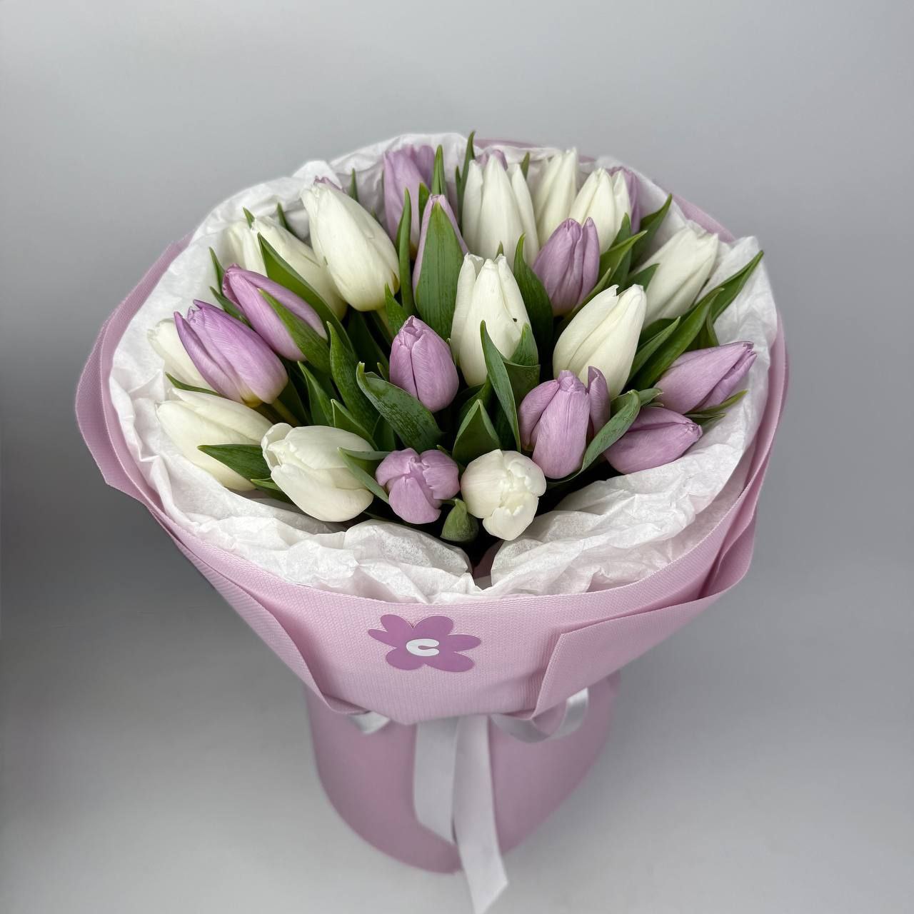 Мікс білих та фіолетових тюльпанів 25 шт image