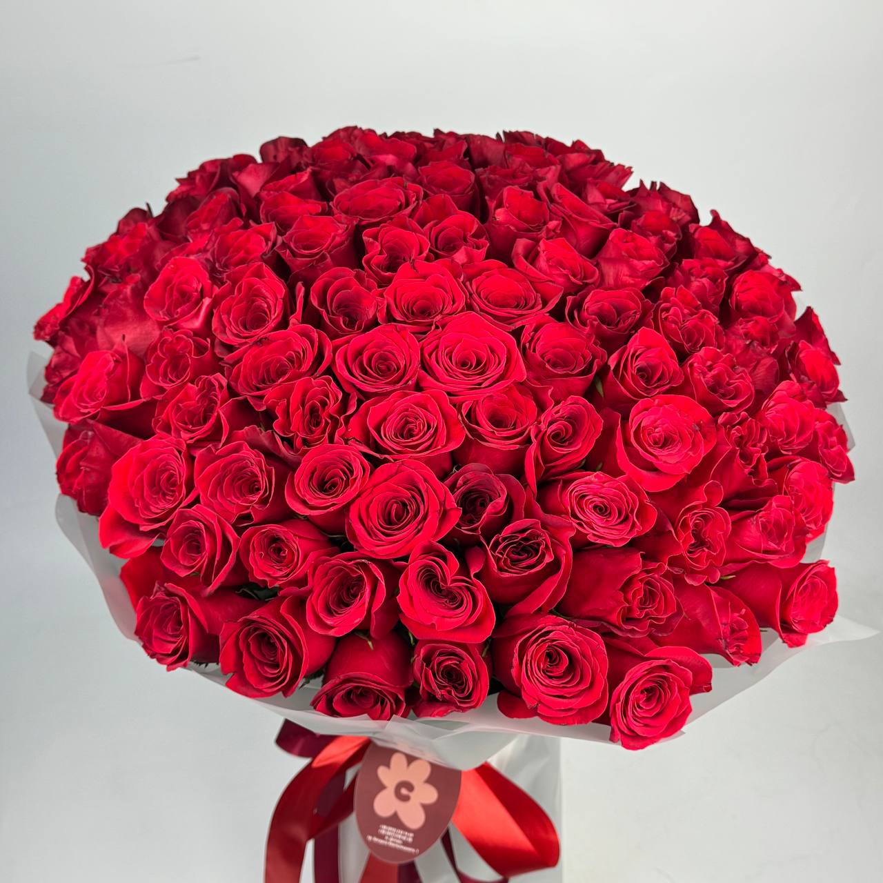 Букет троянд Фрідом 101 шт (80см): Імпортна троянда (Червоний) - 101
День закоханих (Червоний) - 101.