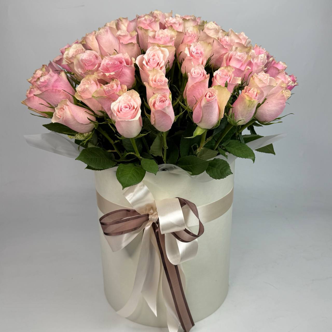 Букет троянд Пінк Атена 75шт в коробці: Імпортна троянда (Рожевий) - 75
Композиції (Рожевий) - 75
День закоханих (Рожевий) - 75.